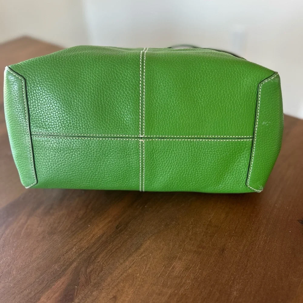 Kate Spade Bright Green Pebbled Leather Shoulder Bag with Tassel - Picture 2 of 12
